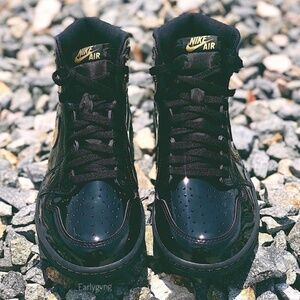 Black and Gold Jordan 1